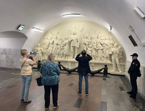 Явление Сталина в московском метро вызвало скандал, сравнимый с его портретом кисти Пикассо