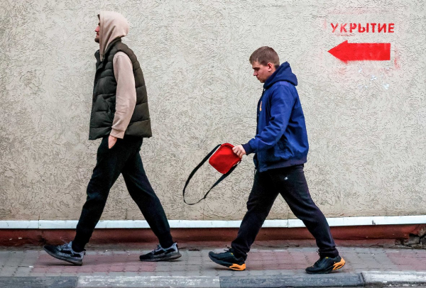 «Увиденное вызвало шок» Одни бегут, другие снимают видео: почему россияне так по-разному реагируют на военную угрозу?