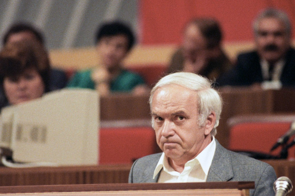 «Позор предателю!» 35 лет последнему съезду КПСС. Как партия билась в агонии перед развалом СССР и что тогда сделал Ельцин?