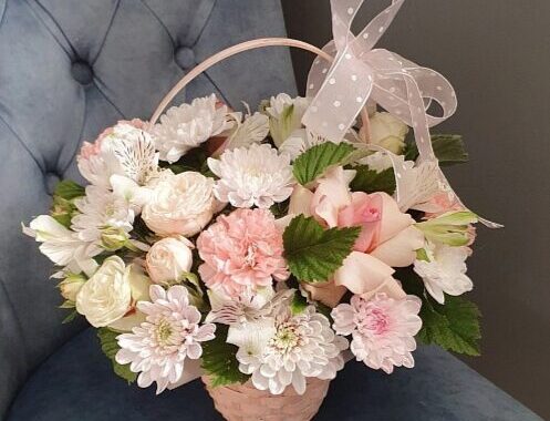 Цветочные композиции в корзине в Сочи: виды, состав и особенности оформления