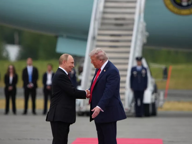 Путин и Трамп встретились в Анкоридже: начался саммит на Аляске Путин и Трамп встретились в Анкоридже: начался саммит на Аляске