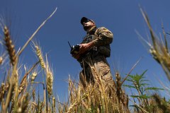 Украинских операторов дронов уличили в поджогах полей и домов