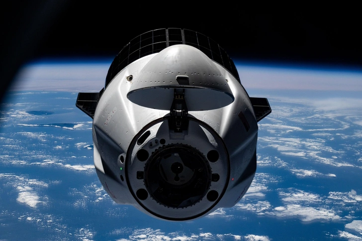 Не тот бак: грузовой корабль Dragon не смог выполнить корректировку орбиты МКС
