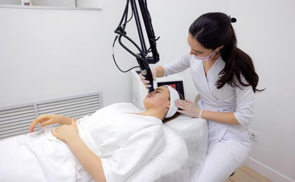 Лазерная шлифовка лица: можно ли убрать шрамы?