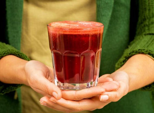 Названы напитки, которые разрушают зубную эмаль и ведут к набору веса