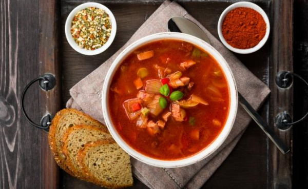 Кому опасен борщ, рассказал врач