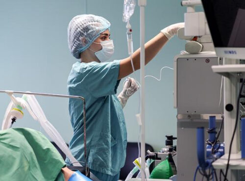 «Крепостное право» для медиков — не вариант, надо в придачу давать жилье и двойной оклад «Крепостное право» для медиков — не вариант, надо в придачу давать жилье и двойной оклад