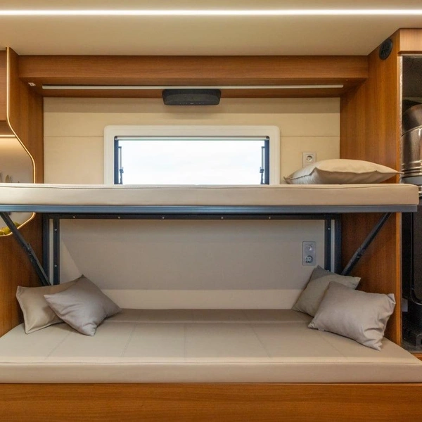 Дом, который проедет везде: нижегородцы превратили шестиколёсный КамАЗ в люксовый автодом