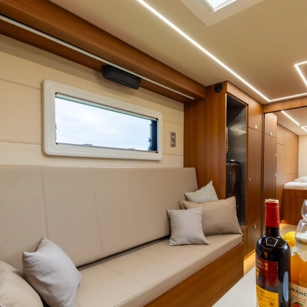 Дом, который проедет везде: нижегородцы превратили шестиколёсный КамАЗ в люксовый автодом