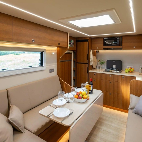 Дом, который проедет везде: нижегородцы превратили шестиколёсный КамАЗ в люксовый автодом