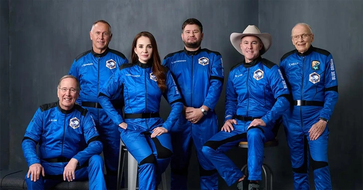 Еще 6 туристов увидели границу космоса: сколько стоит побывать на высоте в 100 км над поверхностью Земли?