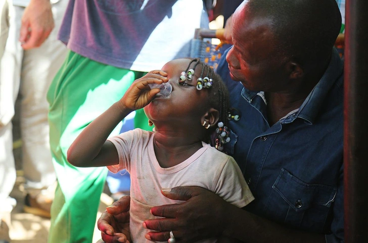 Каждый десятый ребенок умирает, не дожив до пяти лет. Ученые обсуждают массовое распространение антибиотиков в Африке