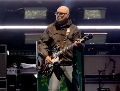 Легендарный гитарист Oasis Пол «Bonehead» Артурс объявил о своём диагнозе. Он пропустит часть тура из-за лечения рака Легендарный гитарист Oasis Пол «Bonehead» Артурс объявил о своём диагнозе. Он пропустит часть тура из-за лечения рака