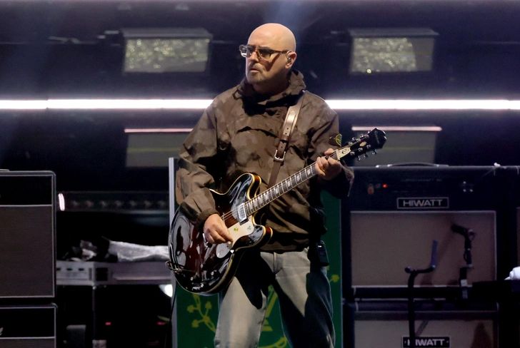 Легендарный гитарист Oasis Пол «Bonehead» Артурс объявил о своём диагнозе. Он пропустит часть тура из-за лечения рака