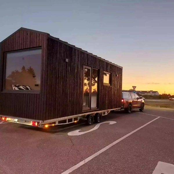 Минимализм плюс практичность: оцените простой дом-прицеп BTH Single, рассчитанный на двоих
