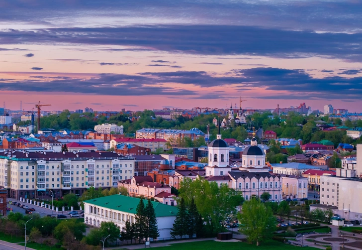 «Много молодежи, романтичная набережная, зелень»: за что хвалят сибирский город Томск