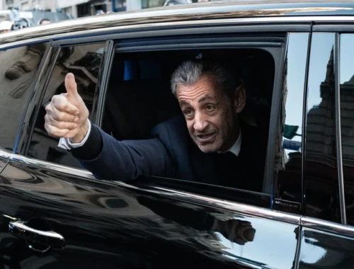 Николя Саркози возьмет с собой в камеру «Графа Монте-Кристо» и еще одну книгу — вот какую