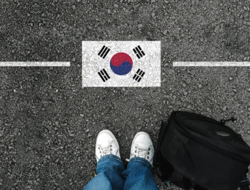 «Очень стрессовая выходит ситуация»: российские туристы не могут попасть в Южную Корею