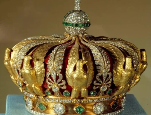 Ограбление века в Париже: из Лувра похитили драгоценности Наполеона Ограбление века в Париже: из Лувра похитили драгоценности Наполеона