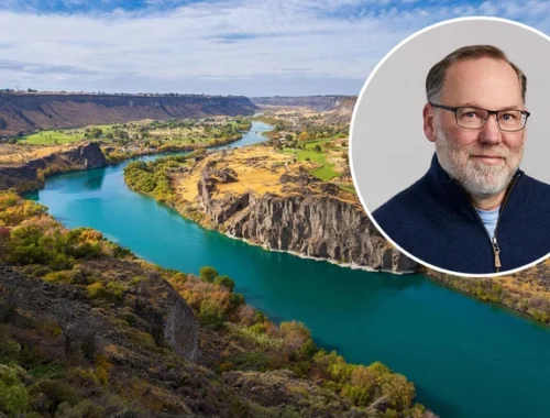 Он в своем личном штате Айдахо: Нобелевский комитет не может сообщить лауреату самую радостную новость