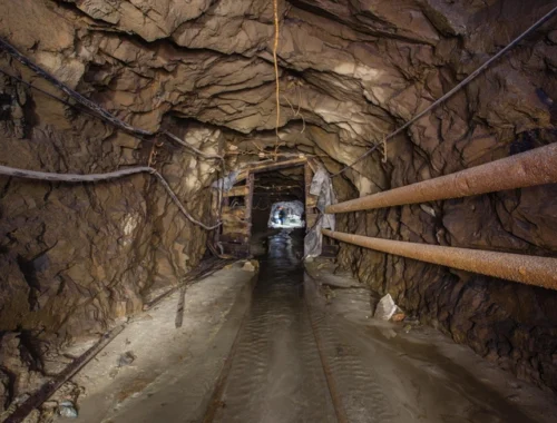 «Опасно и страшно, можно потерять людей». Названа зарплата владельца шахты «Листвяжная», где в 2021 году погиб 51 шахтер «Опасно и страшно, можно потерять людей». Названа зарплата владельца шахты «Листвяжная», где в 2021 году погиб 51 шахтер