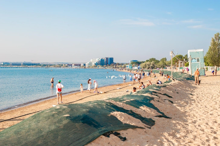 Пляжи перепаханы, запах жуткий: к берегам Анапы и Тамани идет 900 тонн мазута