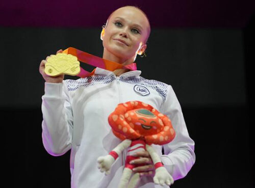 Российская гимнастка Мельникова взяла второе золото чемпионата мира в Джакарте