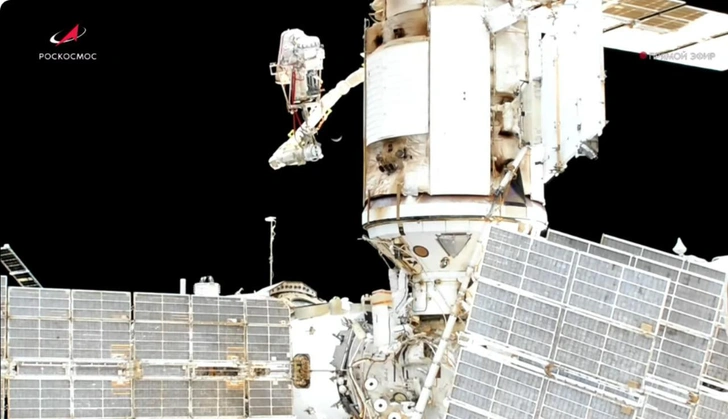 Российские члены экипажа МКС совершили плановый выход в открытый космос