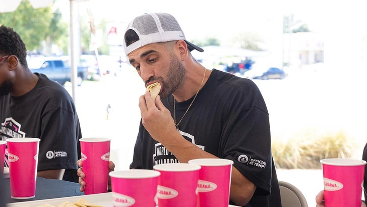 Сколько нужно съесть тако за минуту, чтобы поставить мировой рекорд? В Техасе дали ответ