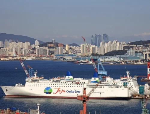 Трампу и Си придется пожить на круизных лайнерах у берегов Южной Кореи: других вариантов заселиться нет Трампу и Си придется пожить на круизных лайнерах у берегов Южной Кореи: других вариантов заселиться нет