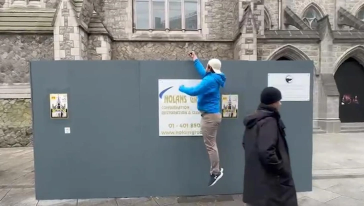 В Дублине закрыли на ремонт статую Молли Малоун: ее окончательно расшатали похотливые туристы