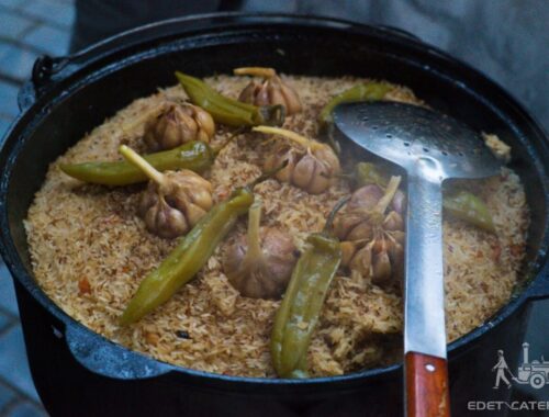 Кейтеринг с полевой кухней на 9 мая: формирование атмосферы памяти и единства Кейтеринг с полевой кухней на 9 мая: формирование атмосферы памяти и единства