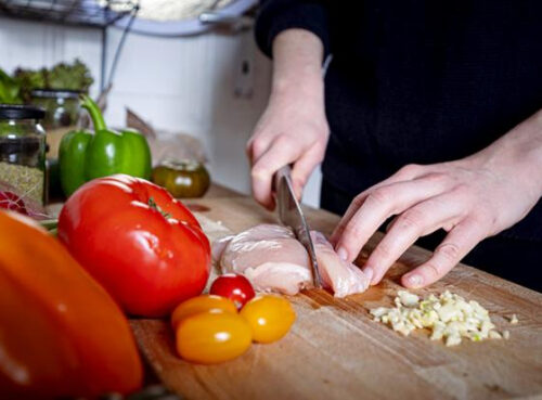 Учёные рассказали о смертельно опасной привычке перед приготовлением еды Учёные рассказали о смертельно опасной привычке перед приготовлением еды