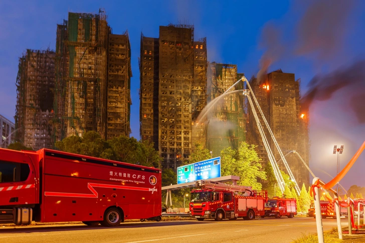 Более 120 погибших, 250 пропавших без вести: в Гонконге третьи сутки тушат самый крупный пожар за 17 лет