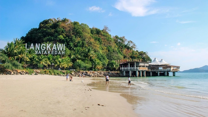 Двухлетний малыш из России умер в Малайзии. Его ужалила медуза