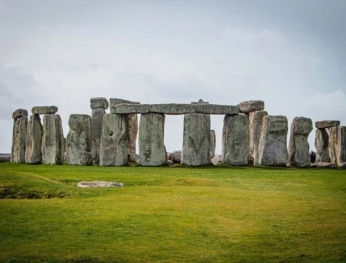 Ямы глубиной с двухэтажный дом: как древние люди создавали огромные круговые структуры у Стоунхенджа