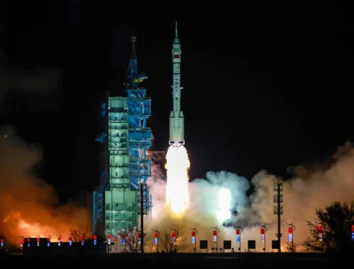 Китайские космонавты на станции «Тяньгун» остались без корабля: запасного придется ждать еще несколько дней