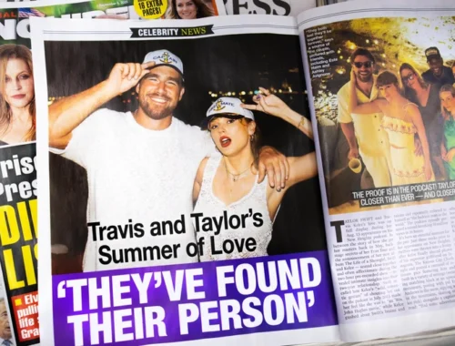 Парасоциальный — слово года 2025 по версии Кембриджского словаря. Объясняем, что оно значит