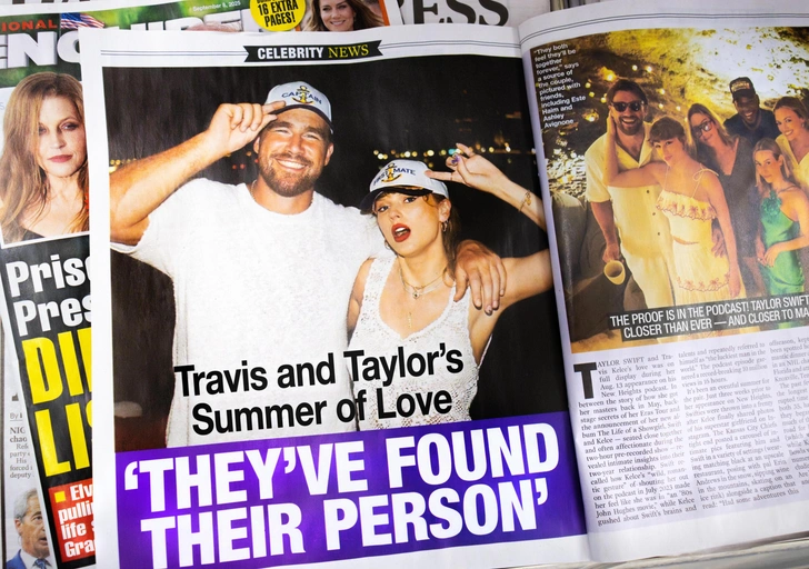 Парасоциальный — слово года 2025 по версии Кембриджского словаря. Объясняем, что оно значит