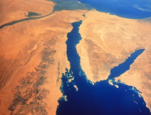 Разлом, разделяющий Африку и Азию, продолжает расширяться Разлом, разделяющий Африку и Азию, продолжает расширяться