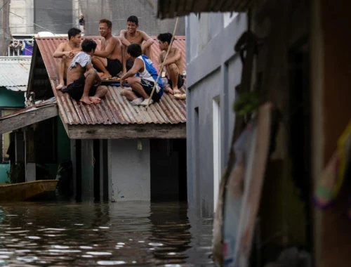 Тайфун «Калмаэги» обрушился на Филиппины: десятки погибших, сотни тысяч эвакуированы