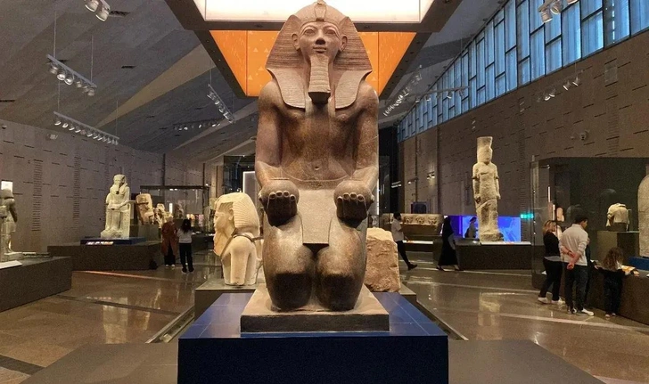 В Египте открылся самый дорогой музей в мире: Великий Египетский музей впервые показал сокровища Тутанхамона