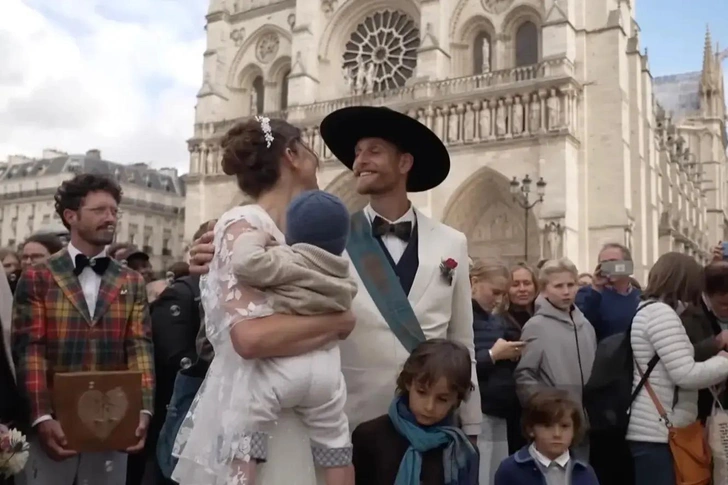 В Нотр-Дам-де-Пари впервые за 30 лет сыграли свадьбу — женился реставратор собора