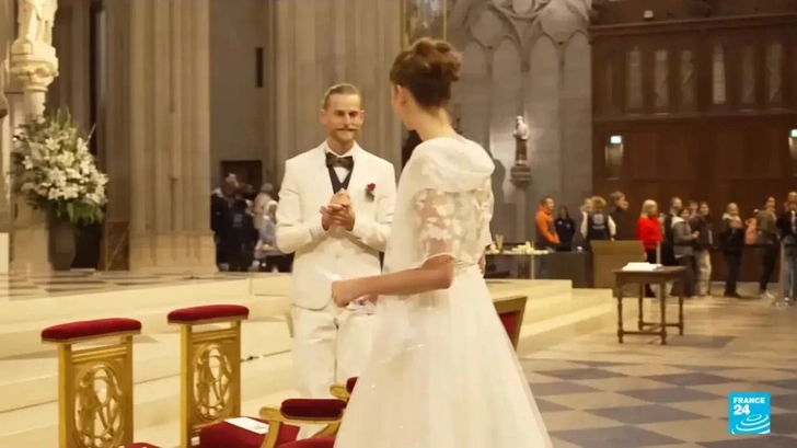 В Нотр-Дам-де-Пари впервые за 30 лет сыграли свадьбу — женился реставратор собора