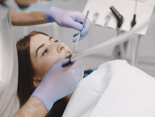 Сложное удаление зуба: главные факторы, определяющие стоимость процедуры Сложное удаление зуба: главные факторы, определяющие стоимость процедуры