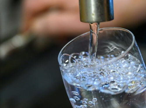 Врач сказал, сколько воды нужно пить в день в зависимости от массы тела и возраста