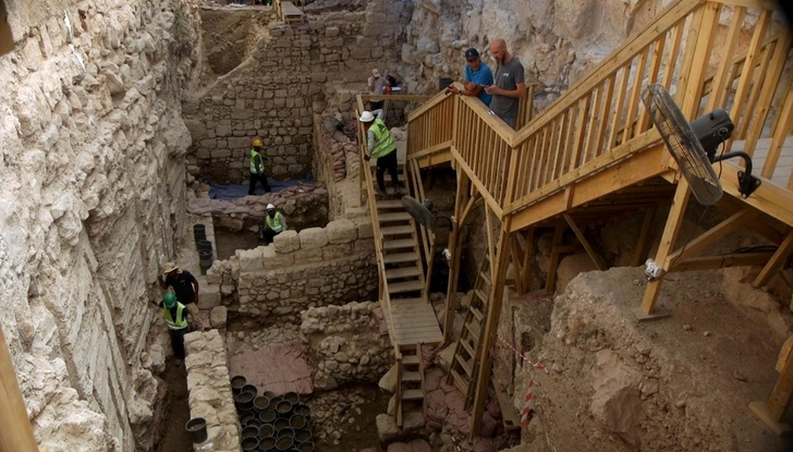 Евреям было запрещено въезжать в Иерусалим в VIII веке. Один из них нарушил запрет — посмотрите, что он привез с собой