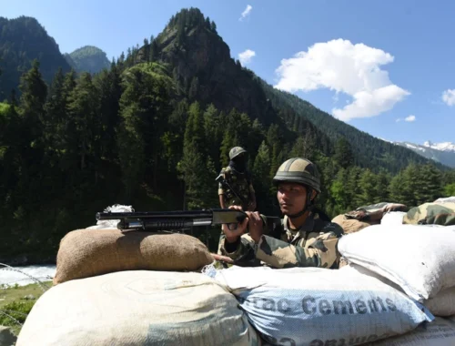 Индия готовится к возможной войне с Китаем. Пекин тоже укрепляет свои базы на озере Пангонг-Цо