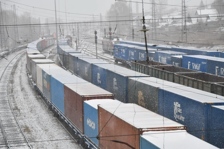 Как-нибудь потом подарите: заказы россиян могут не доехать до получателей к Новому году