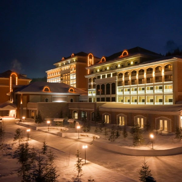 Ким Чен Ын открыл новый горнолыжный курорт на севере КНДР. 25 фото вождя с дочерью и пяти новых отелей